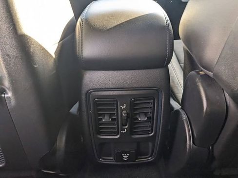 Certified 2022 Jeep Grand Cherokee Laredo X image 10