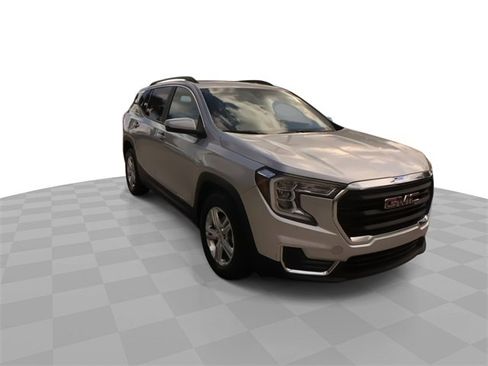 Used 2022 GMC Terrain SLE w/ Driver Convenience Package image 3