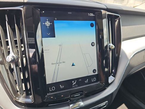 Used 2019 Volvo XC60 T6 Momentum w/ Multimedia Package AWD/4WD image 26