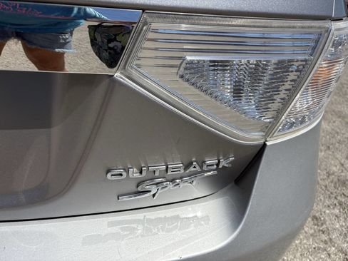 Used 2010 Subaru Impreza Outback Sport image 11