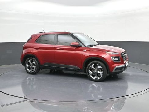 Used 2024 Hyundai Venue SEL FWD image 17