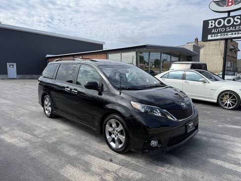Used 2013 Toyota Sienna SE FWD image 1