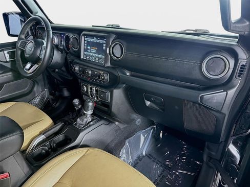 Used 2019 Jeep Wrangler Unlimited Sahara AWD/4WD image 26