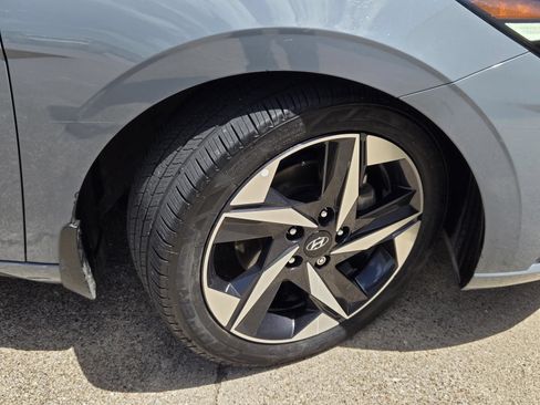 Used 2023 Hyundai Elantra Limited FWD image 6