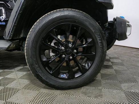 Used 2022 Jeep Wrangler Unlimited Sahara w/ Cold Weather Group image 15