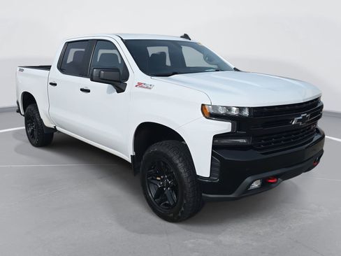 Used 2020 Chevrolet Silverado 1500 LT Trail Boss image 3
