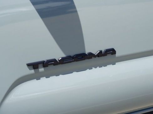 Used 2022 Toyota Tacoma TRD Sport w/ TRD Premium Sport Package AWD/4WD image 10