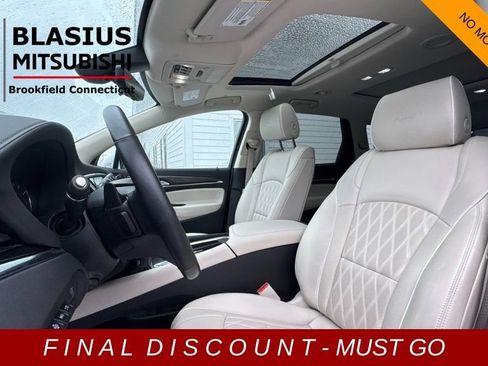 Used 2022 Buick Enclave Avenir image 13