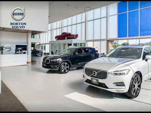 Certified 2025 Volvo XC40 B5 Core image 39