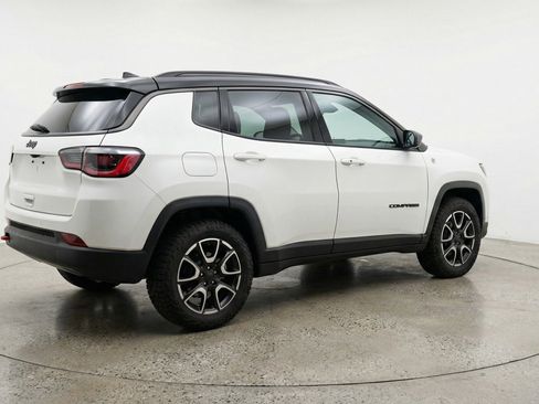 Used 2025 Jeep Compass Trailhawk image 9