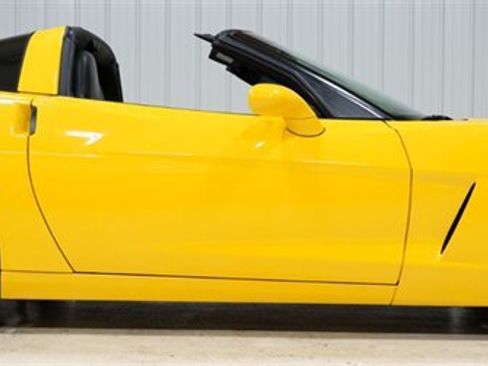 Used 2005 Chevrolet Corvette Coupe w/ Preferred Equipment Group RWD image 12
