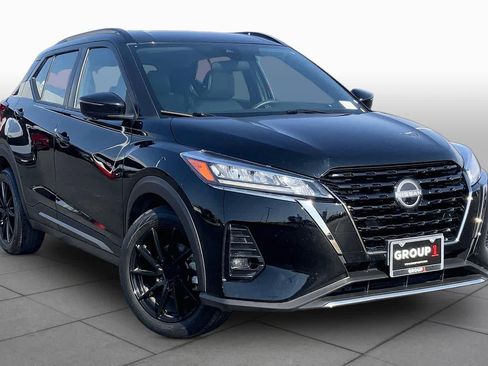 Used 2023 Nissan Kicks SR w/ SR Premium Package FWD image 3