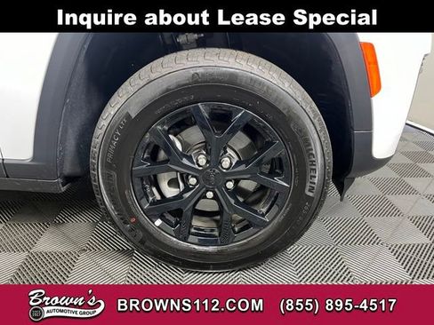 Used 2026 Jeep Grand Cherokee Altitude AWD/4WD image 9