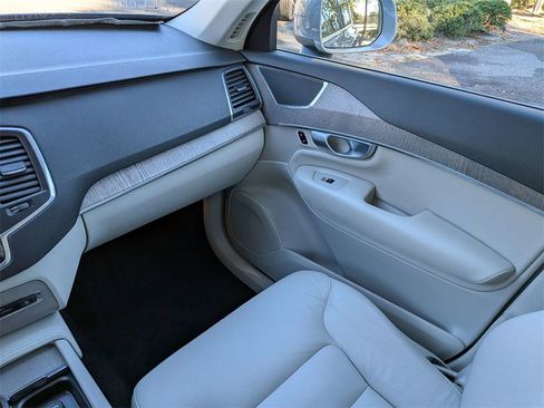 Certified 2024 Volvo XC90 B6 Core w/ Protection Package Premier image 18