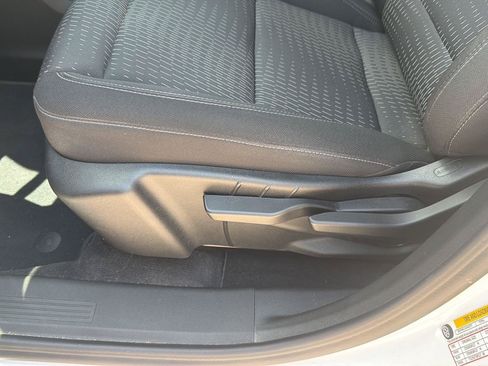 Used 2026 Chevrolet Equinox LT FWD image 11