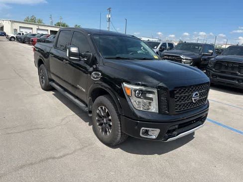 Used 2017 Nissan Titan PRO-4X w/ Pro-4x Convenience Package AWD/4WD image 24