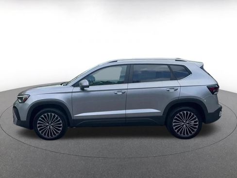 Used 2026 Volkswagen Taos SE FWD image 9