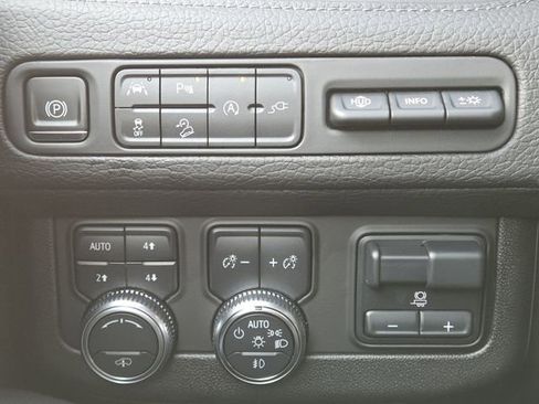 Used 2021 GMC Yukon Denali w/ Denali Ultimate Package image 13