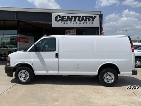 Used 2021 Chevrolet Express 2500 w/ Driver Convenience Package RWD image 4