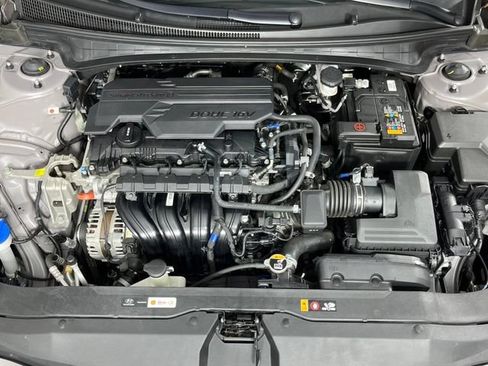 Used 2024 Hyundai Elantra SEL FWD image 8
