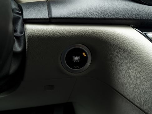 Used 2019 Chrysler Pacifica Touring-L Plus w/ Advanced Safetytec Group image 26