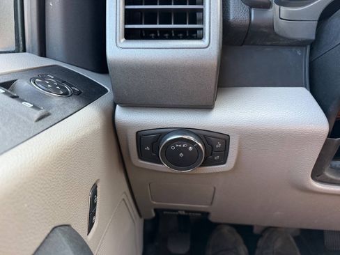 Used 2017 Ford F250 XL w/ Power Equipment Group AWD/4WD image 18