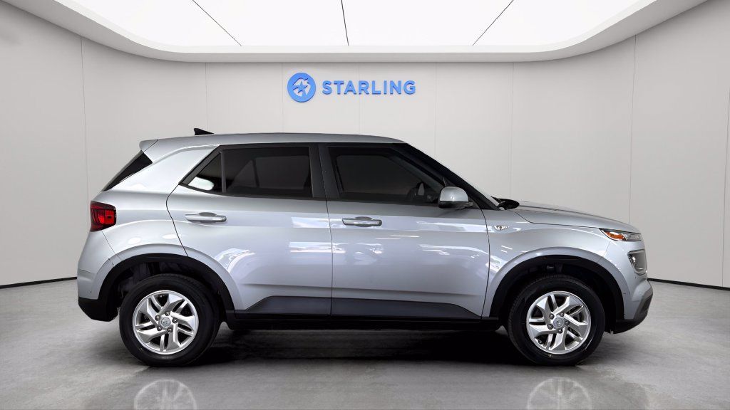 Used 2022 Hyundai Venue SE w/ Cargo Package FWD image 11