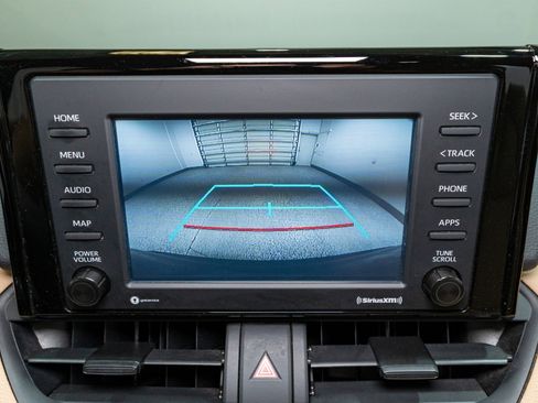 Used 2021 Toyota RAV4 XLE w/ Convenience Package FWD image 20