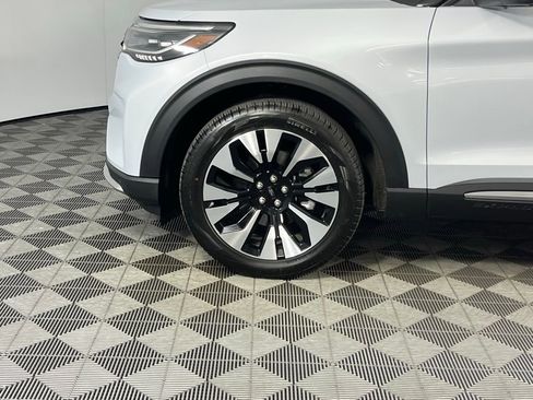 Used 2025 Ford Explorer Platinum w/ LUX Leather Package image 11