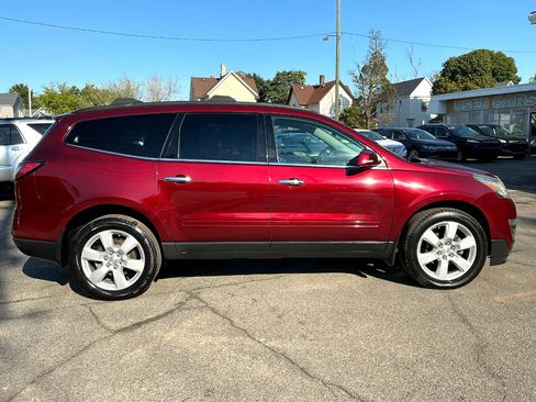Used 2017 Chevrolet Traverse LT w/ Style and Technology Package image 2