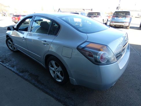 Used 2008 Nissan Altima 3.5 SE FWD image 11