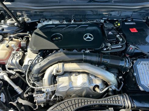 Used 2025 Mercedes-Benz GLB 250 4MATIC image 29