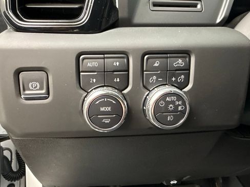 Used 2025 GMC Sierra 1500 AT4 AWD/4WD image 16