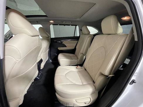 Used 2023 Toyota Highlander Platinum AWD/4WD image 10