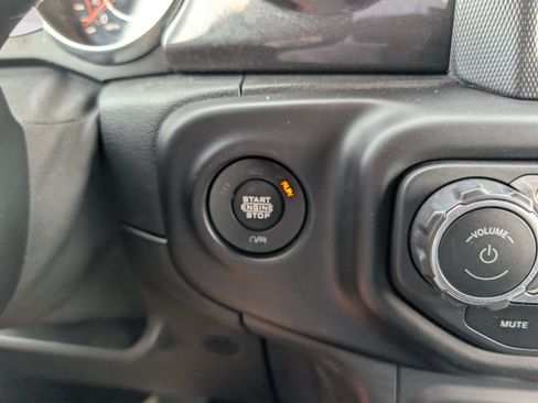 Used 2020 Jeep Wrangler Unlimited Sahara AWD/4WD image 26