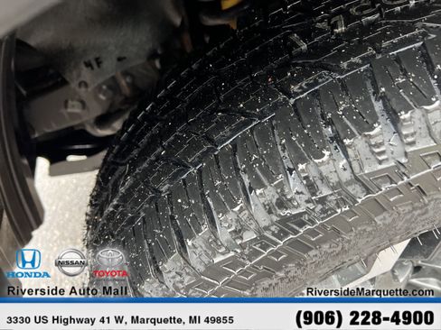 Used 2022 Toyota Tacoma TRD Off-Road image 13