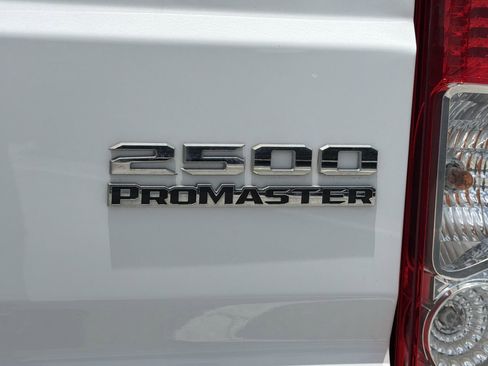 Used 2024 RAM ProMaster 2500 w/ Convenience Group FWD image 9