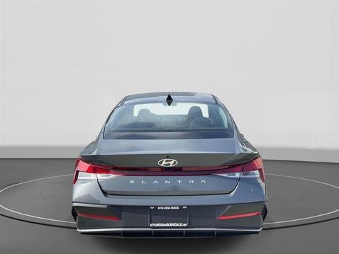 New 2026 Hyundai Elantra SE FWD image 4