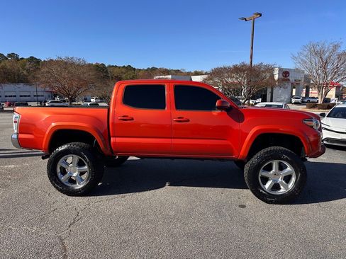 Used 2017 Toyota Tacoma SR5 image 2