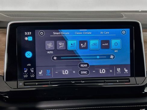 Used 2025 Volkswagen Atlas SE FWD image 24
