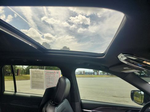 Used 2024 Jeep Grand Cherokee L Overland w/ Rear Seat Video Group I image 9