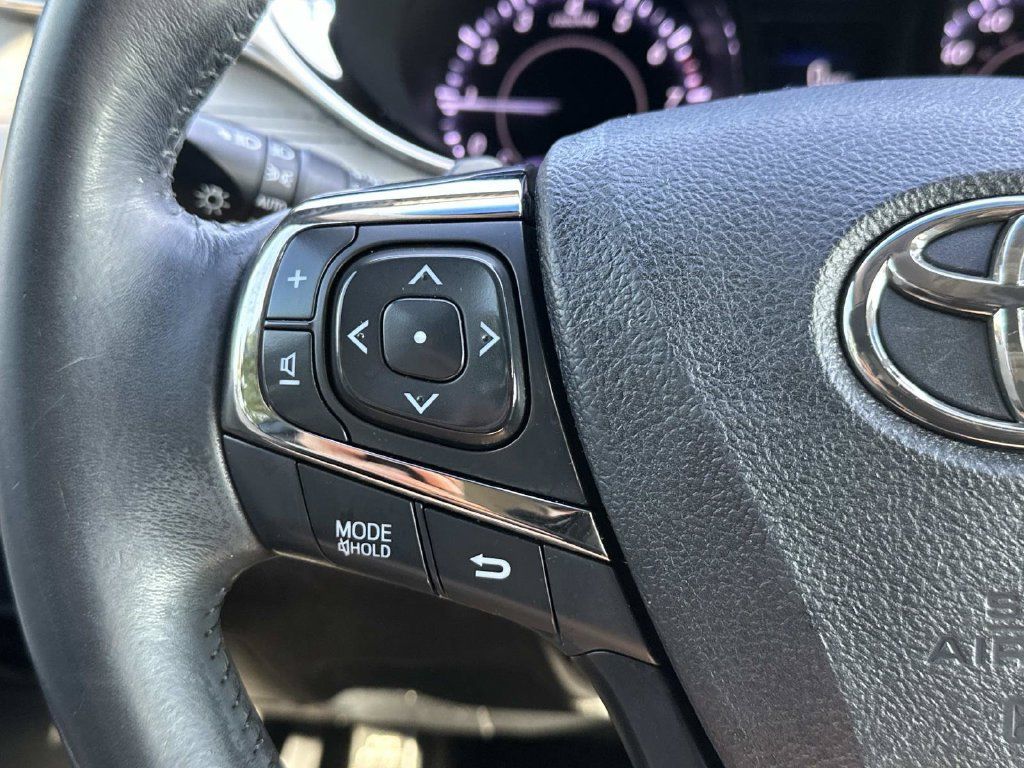 Used 2013 Toyota Avalon Limited FWD image 28