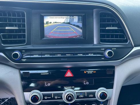 Used 2020 Hyundai Elantra SE w/ Convenience Package (C2) FWD image 23