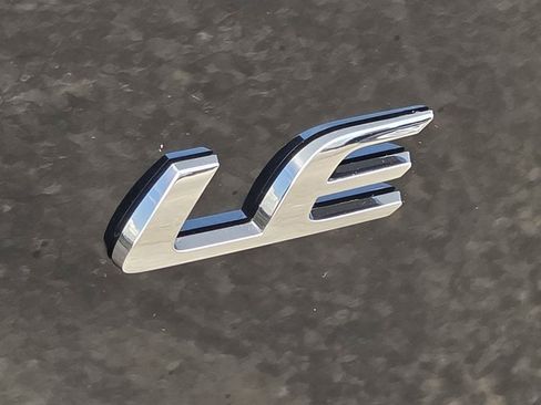 Used 2026 Toyota Corolla Cross LE FWD image 11
