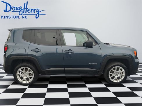 Used 2023 Jeep Renegade Latitude image 6