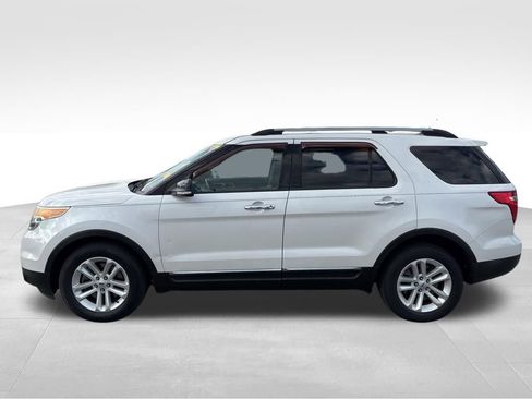 Used 2014 Ford Explorer XLT w/ Equipment Group 202A image 2