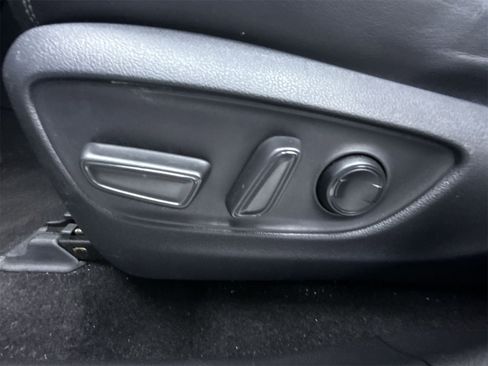 Used 2019 Toyota RAV4 Limited image 17