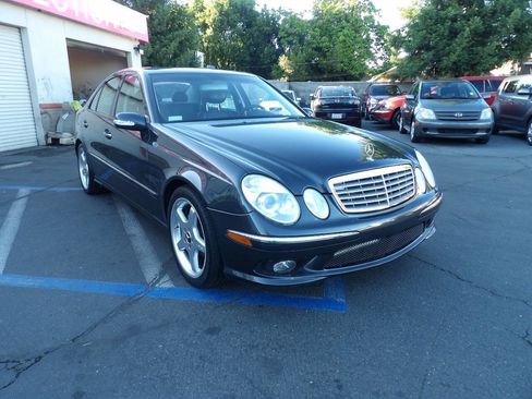 Used 2004 Mercedes-Benz E 320 Sedan image 2