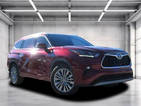 Used 2022 Toyota Highlander Platinum image 1