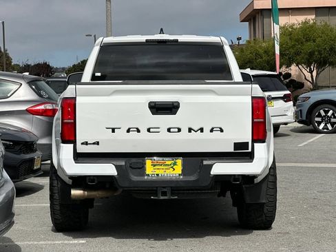 Used 2024 Toyota Tacoma TRD Sport AWD/4WD image 4